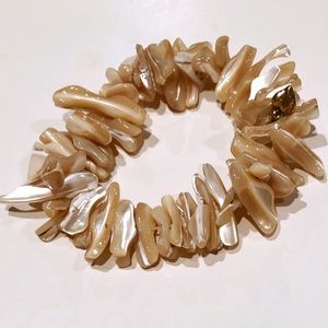 ☀️Carolee Vintage Shell Bracelet Elastic Cord 8”